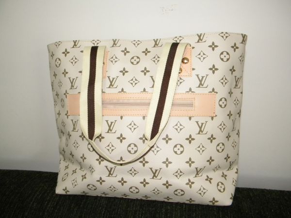 Bolsa Louis Vuitton (LV01) a vista R$75,00